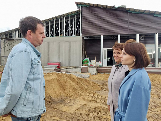 Юлия Оглоблина проконтролировала ход строительства Дома культуры в мордовском поселке Барашево 